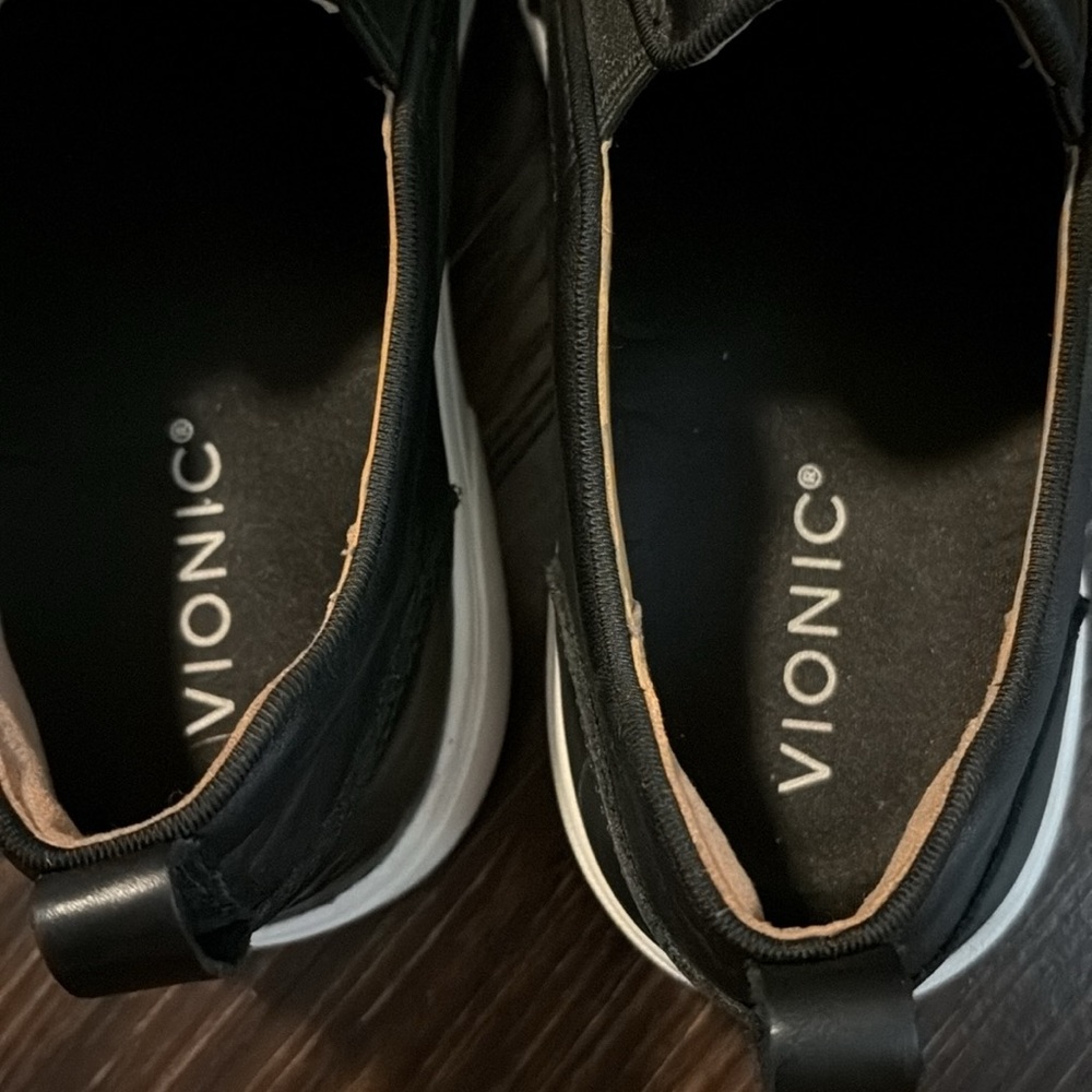 Vionic kimmie slip on sneakers size 9 black leather - Picture 4 of 6